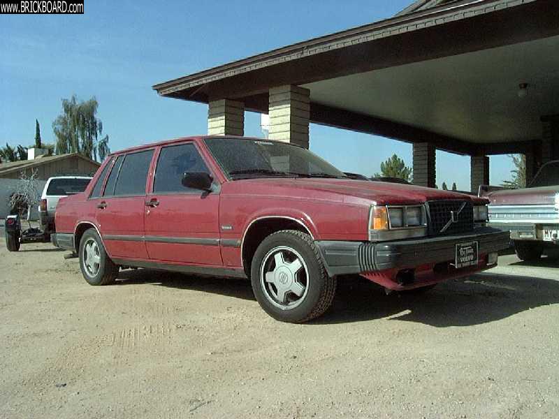Volvo 700 -- Da Red Brick